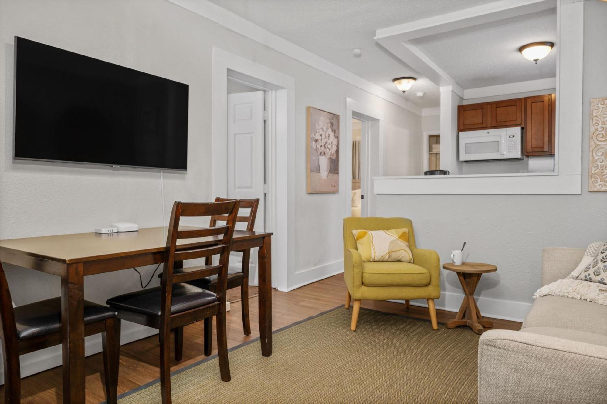 The Flats On Florida St - Super Comfy 2-bedroom Apartment *