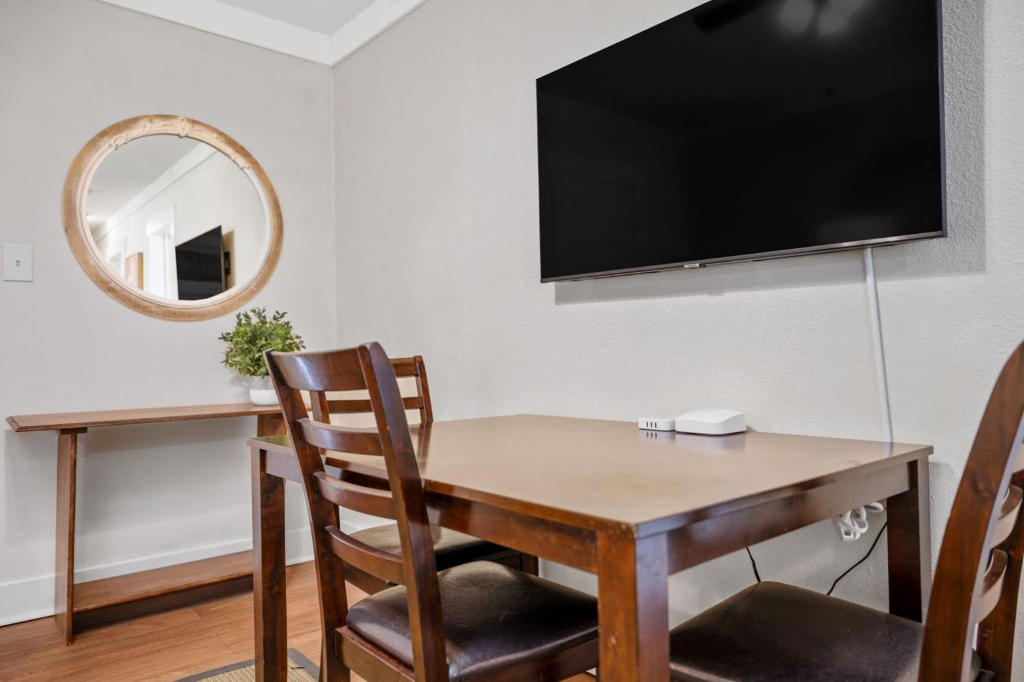 The Flats On Florida St - Super Comfy 2-bedroom Apartment Mobile